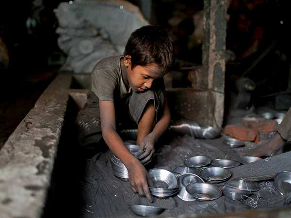 You are currently viewing به مناسبت روز جهانی مبارزه با کار کودکان (۲۲ خرداد، ۱۲ ژوئن)