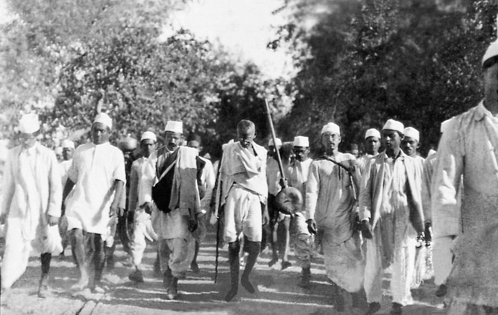 گاندی در راه‌پیمایی نمک - ۱۹۳۰