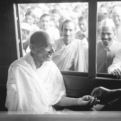 گاندی و ریشه‌های فلسفی عدم خشونت (گزیده متن)